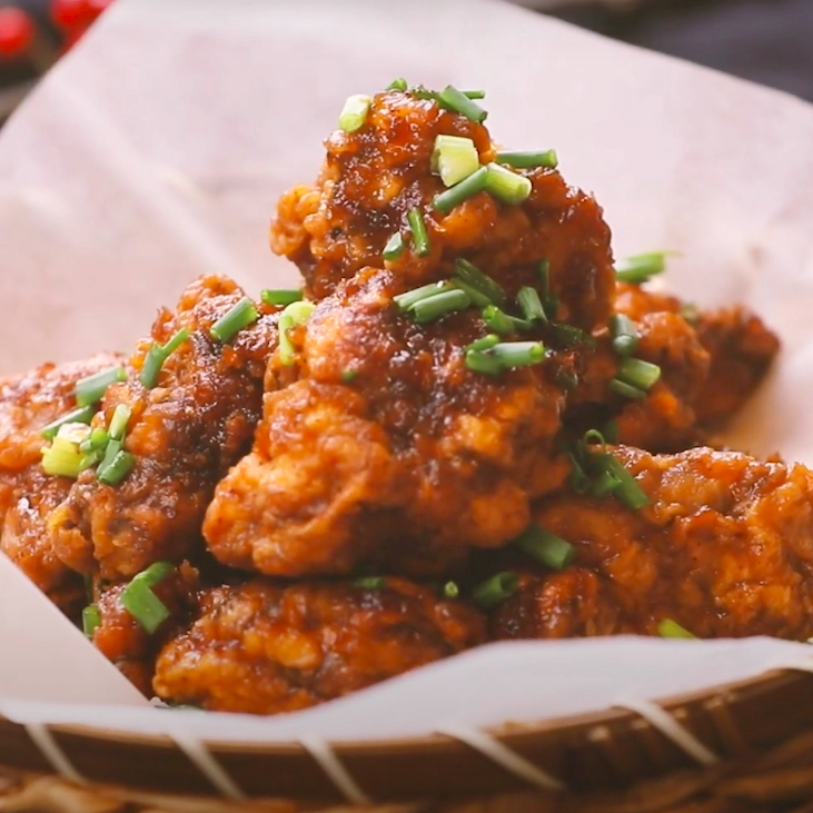 Galbi Chicken Coréen (Poulet frit à la sauce de soja caramélisée)