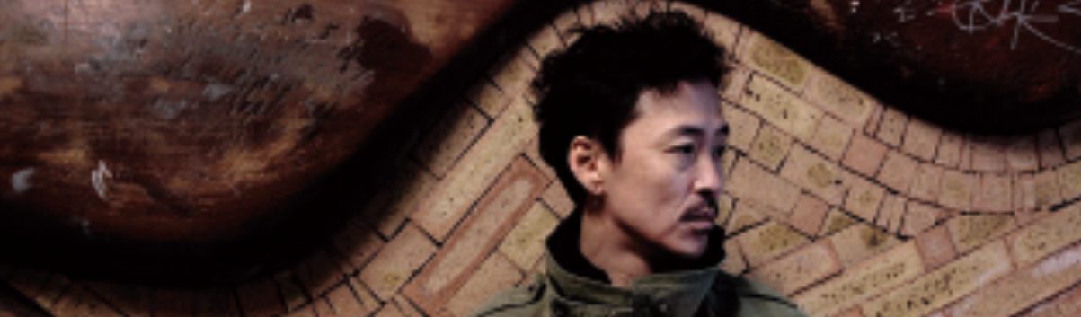Kang San-eh, un rocker qui se cherche sur tous les sentiers du monde